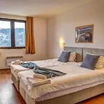 Hotel Silver Hills & With Free Parking
