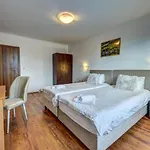 Silver Hills & With Free Parking Hotel