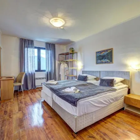 Hotel Silver Hills & With Free Parking
