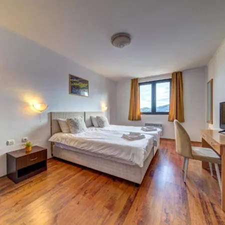 Silver Hills & With Free Parking 3*