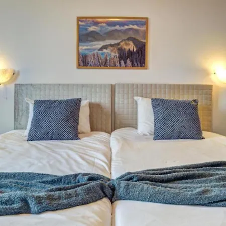 Silver Hills & With Free Parking 호텔 3*