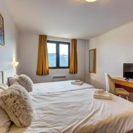 Silver Hills & With Free Parking 호텔 스몰랸