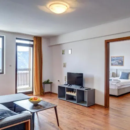 Silver Hills & With Free Parking 3* 스몰랸