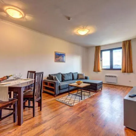 Silver Hills & With Free Parking Hotel