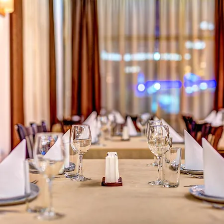 Hotel Silver Hills & With Free Parking 3*