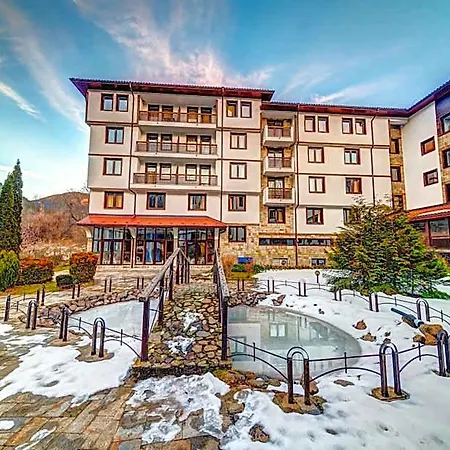 Silver Hills & With Free Parking Хотел