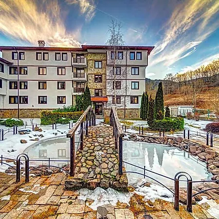 Silver Hills & With Free Parking Хотел Смолян