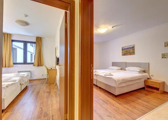 Silver Hills & With Free Parking Szálloda Szmoljan