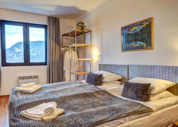 Silver Hills & With Free Parking Szálloda Szmoljan